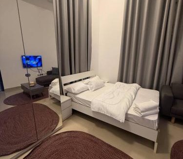 Al Ain Apartment | White Moon Studio jimi