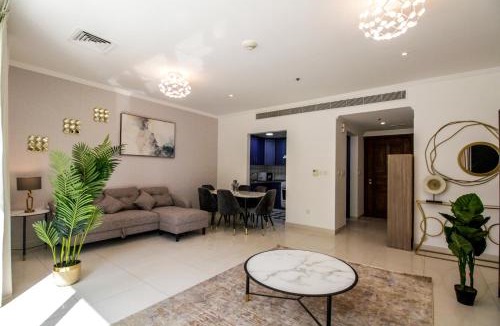 Jumeirah Lake Towers Apartment | Yogi - 1BR JLT - Wraparound Balcony & Terrace
