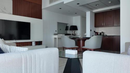 Simply Comfort Vacation Homes Rental Luxury Apts Steps to Burj Khalifa