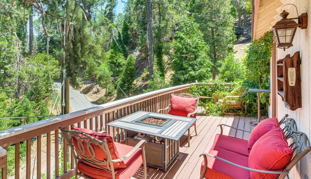 1 Mi to Lake Gregory! Forest-View Crestline Cabin in Crestline