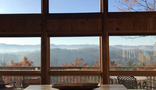 180° Epic View Cabin, 10 Min to Brevard & Pisgah in Brevard