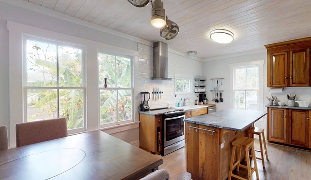 💲1920 Lovingly Renovated💲3 KINGS - 2 Block Stroll to Historic DT- Beach just 3 Miles in St. Augustine