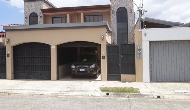 2 Bedroom Townhouse in Residential Quizarco, Santo Domingo in Santo Domingo