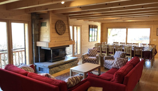 200m from the gondola, beautiful chalet for 15 people with 7 en-suite bedrooms in Morillon
