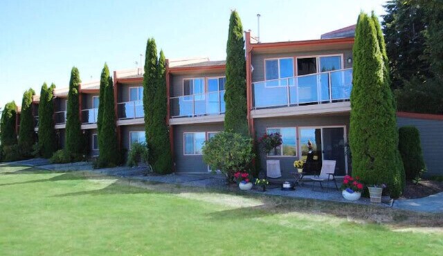 #210 Upper Beach View Suite at Shorewater Resort, Qualicum Beach in Qualicum Beach