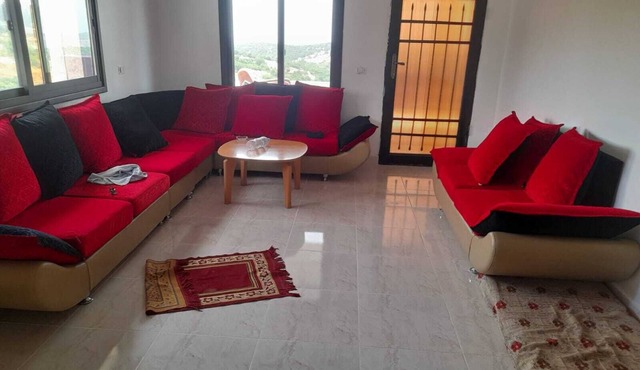 3-bedroom building in delightful عجلون with AC