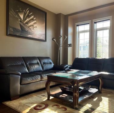3300 SqFt - Modern and Comfort - 3 BDRM Getaway - Relax - Unwind - Explore - Near Toronto Pearson Airport & Toronto Downtown in Brampton