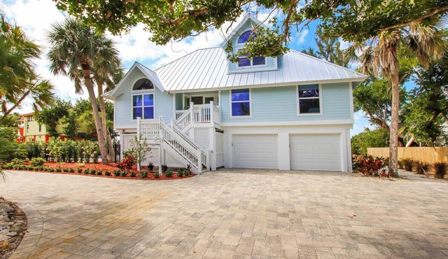 3BR Beachfront Captiva Home with Private Pool & 120’ Gulf Frontage