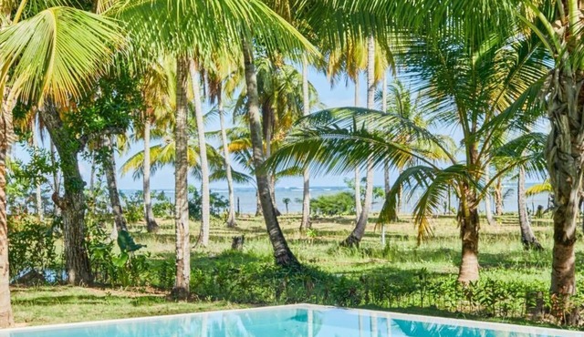 4 bedroom villa, facing the sea, with unspoilt beach and very quiet. in El Limón
