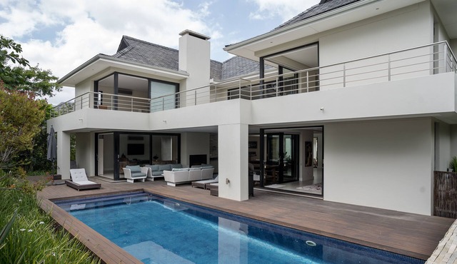 4 BEDROOM VILLA in a gated GOLFclub COMMUNITY WITH OUTDOOR POOL in Paarl