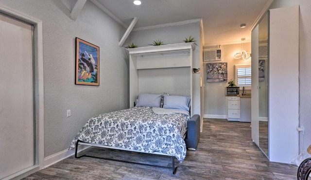 4 Mi to JAX! Quiet, Pet-Friendly Northside Studio in Jacksonville
