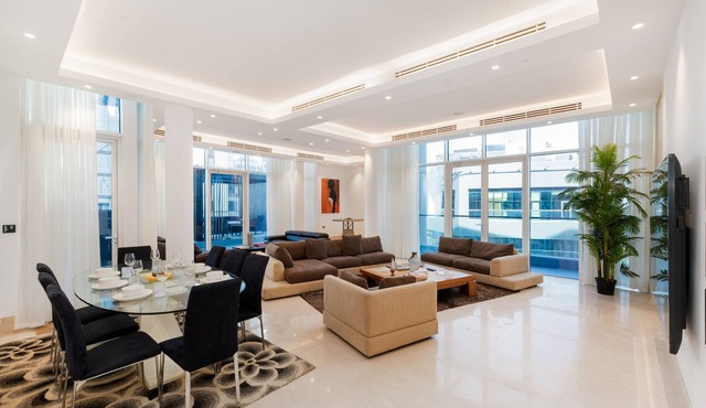 4BR Palm Penthouse: Private Pool & Beach Access