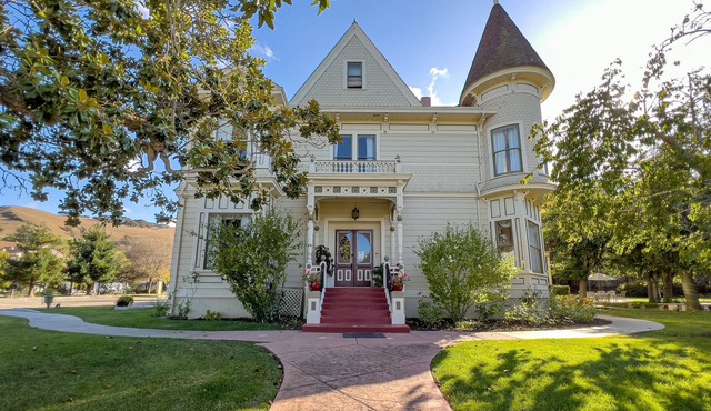 8 Suites Near Monterey& Carmel in Salinas