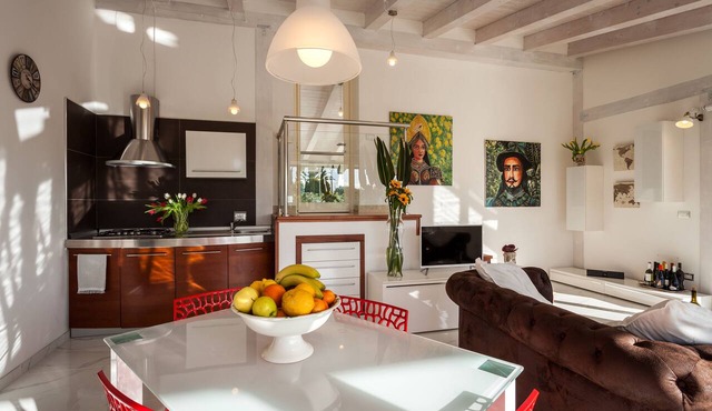90 sqm flat in villa with individual pool and garden in Siracusa