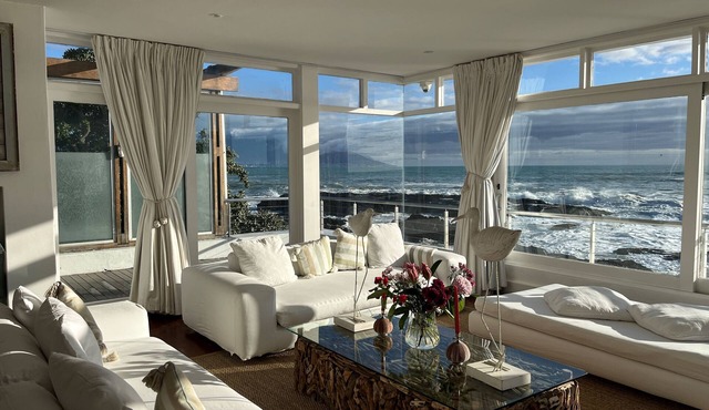 A beautifull beach house with the best view in the world, load shedding free