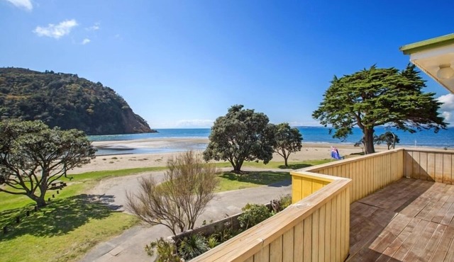 Absolute Beachfront Holiday Home! in Waiwera