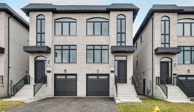 Adorable 3-bedroom unit with AC in vibrant Toronto in Toronto