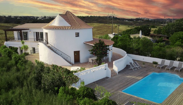 Algarve Windmill, Villa & Pool. 2000m to the Beach in Budens