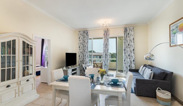 Allsopp & Allsopp - 1-Bedroom Apartment in Lake Apartments, Green Community