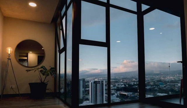 amazing view, 20th floor, near the airport. in San José