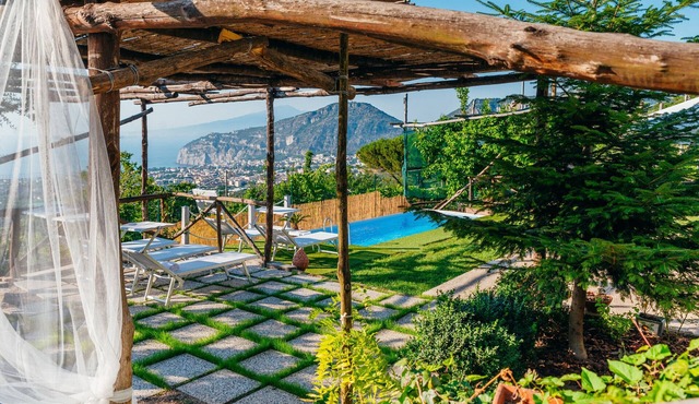 AMORE RENTALS - Villa Tina with Private Swimming Pool, Sea View, Terraces, Garden and Parking in Sant´Agnello