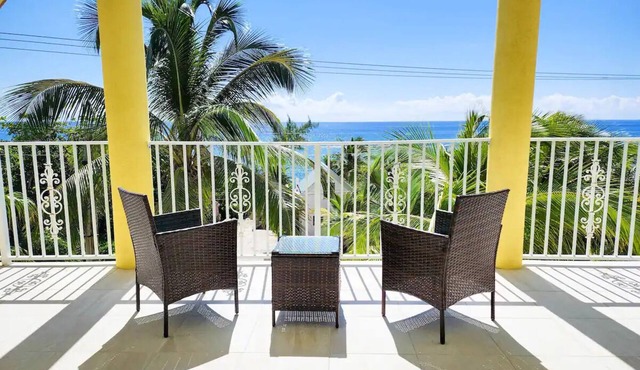 Andy's Inn is a delightful 3 bedroom guesthouse nestled in historic Bodden Town. in Bodden Town