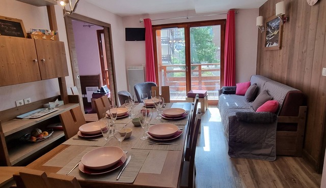APARTMENT 3 BEDROOMS 2 BATHROOMS WITH SWIMMING POOL NEAR THE SLOPES in Risoul
