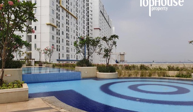 Apartment Bassura City by Travelibu