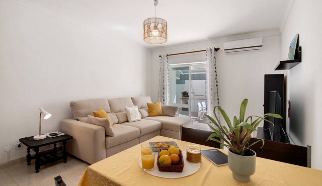 Apartment 'Rosas No Lagar' with Private Terrace, Wi-Fi and Air Conditioning in Vila Nova de Cacela