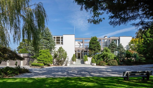 Architect's Own Home With Stunning Views and Private Beach Access in Amagansett