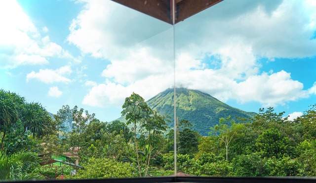 Arenal Tropical Home