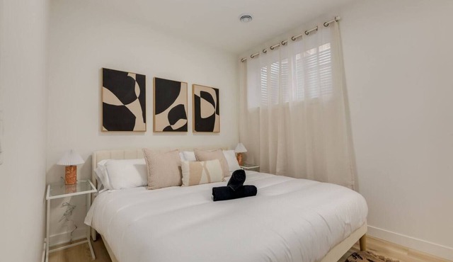 "Aspen" 1 Bdrm-Close to C-train and DT! in Calgary