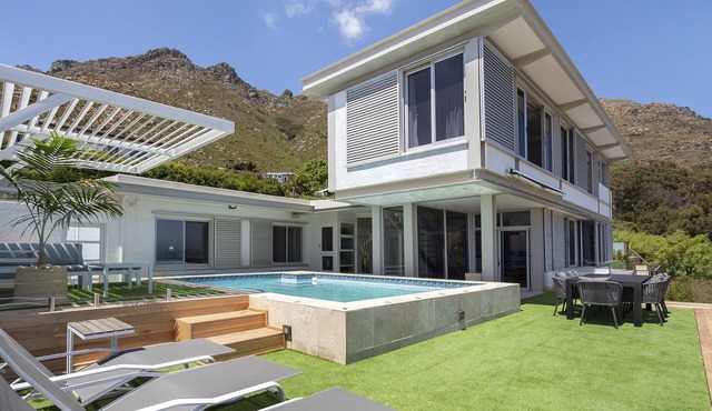 Atlantic Sky Villa - Four Bedroom House, Sleeps 8 in Cape Town
