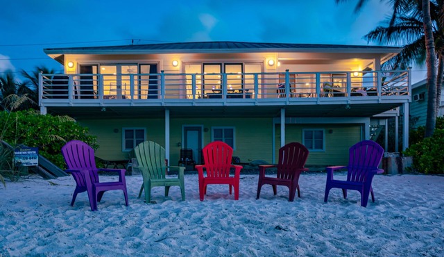 AUG, SEPT. SPECIALS ,BEACHFRONT, PRIVATE BEACH ON THE WATERFRONT, Bring your Dog in Anna Maria
