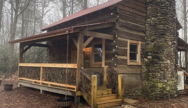 Authentic 1850’s Settlers cabin High Speed Internet in Hendersonville