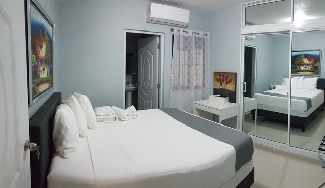 Authentic DR Cozy 3BR House Steps from Supermarket in Santo Domingo Este