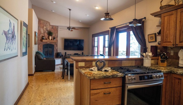 Awesome Custom-built Guesthouse In Quiet Downtown Location in Flagstaff