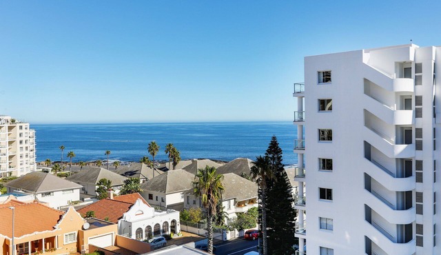 Backup-Powered Perfect Bantry Bay Sea Views, Fantastic Sea Point location in Sea Point