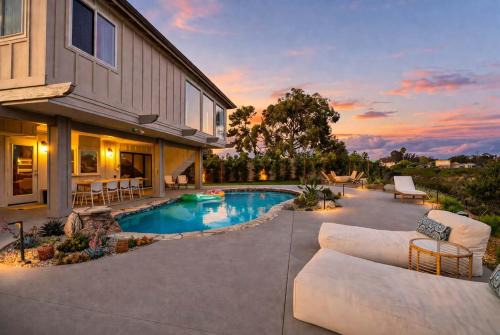 Backyard Oasis Renovated 10min to Beach Villa in San Diego