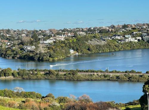 Basin View in Auckland