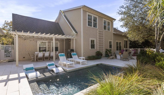 Beach Retreat w/Pool, Fire Pit and Golf Cart in Watersound