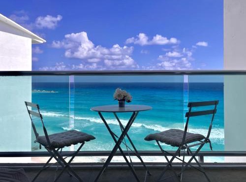 Beachfront Apartment by Andiani Travel in Cancun
