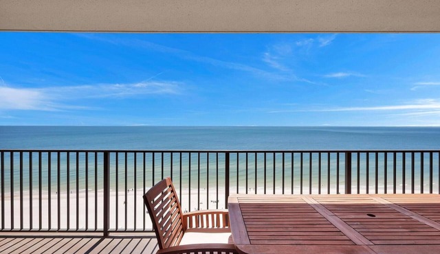 Beachfront Condo w/View & Pool, Sleeps 8 in Orange Beach