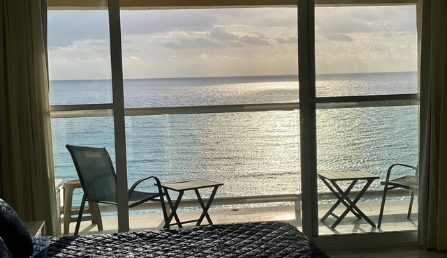 Beachfront PENTHOUSE - Best Views + 3-Beds + 2 Balconies + Maid Service in Cancún