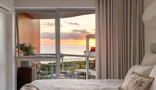 Beachfront Studio ~ Azure Beachfront Bliss in Palm Beach
