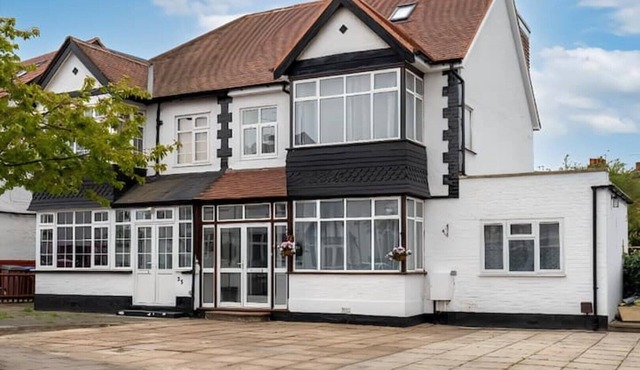 Beautiful and spacious home in Wembley
