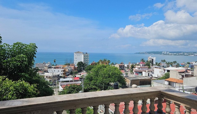 Beautiful Bay Views, close to Town Center, Dining and Beach in Bucerías
