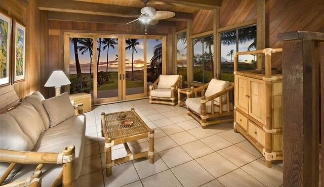 Beautiful Maui Beachfront Townhouse! Great Views! 200+ Five Star Reviews !
