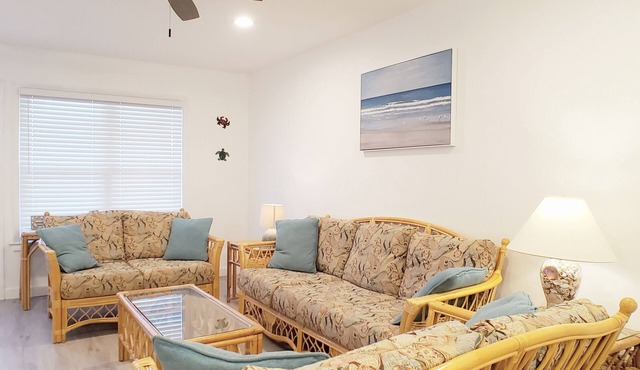 Beautiful Oceanside Property W/Pool in Great Beach Location!