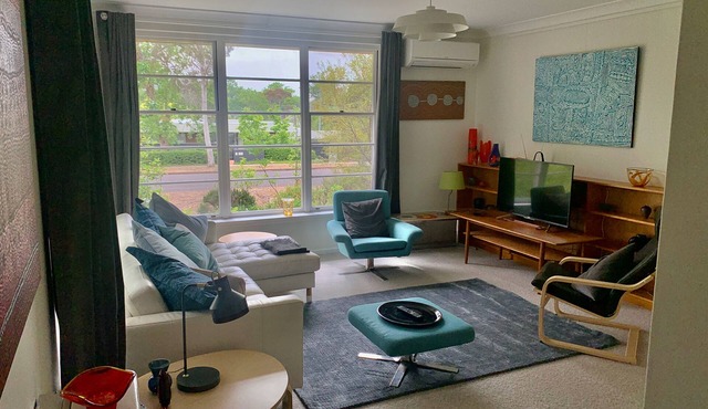 Beautiful private apartment/townhouse walking distance from Canberra City in Turner